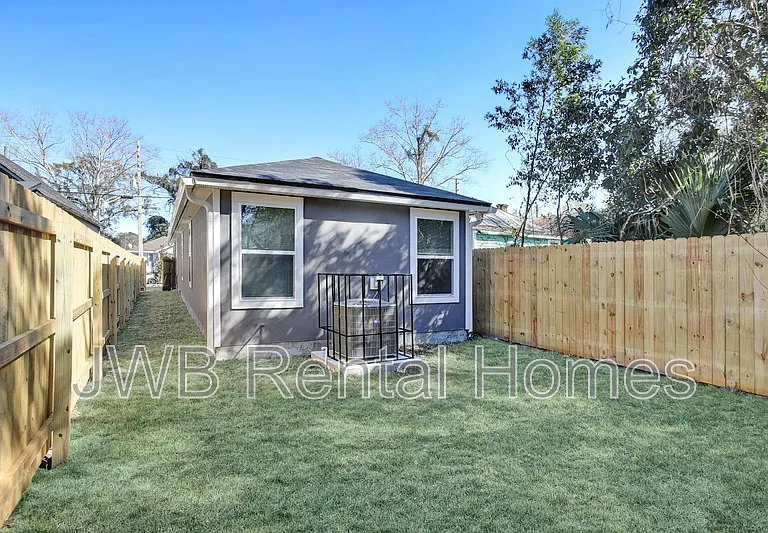 1362 Florida Ave — Photo 10