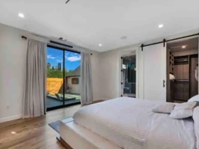 8702 Dorrington Ave — Photo 10