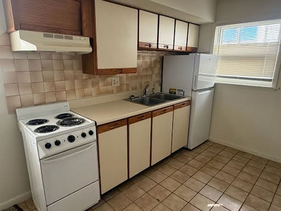 2nd image of 405 N State St #6