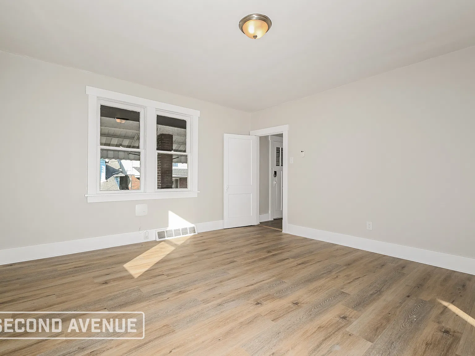 3 bed, 1.0 bath, 1260 sqft, $1,349 — Photo 4