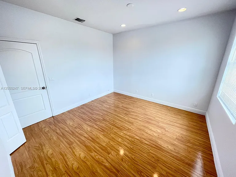 2307 Washington St #4 — Photo 10