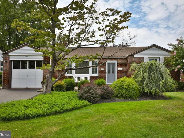 2978 Oklahoma Rd, Willow Grove, PA 19090