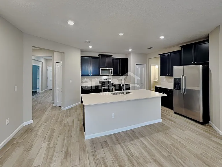 37 Trumpco Dr — Photo 4