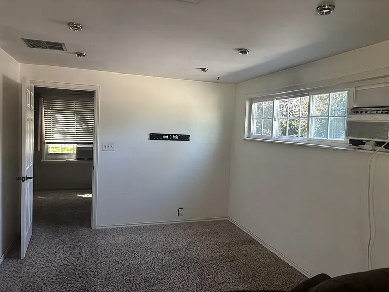 670 Larch Ln — Photo 5