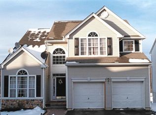 211 Winding Hill Dr, Hackettstown, NJ 07840