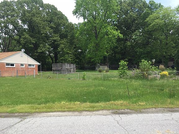 Enormous Fenced Yard