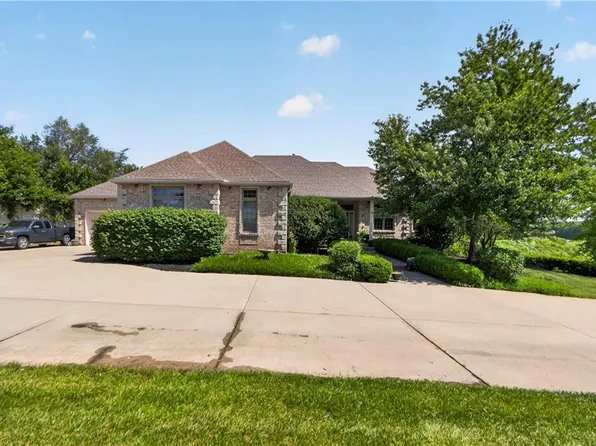 15526 Evans Rd, Basehor, KS 66007