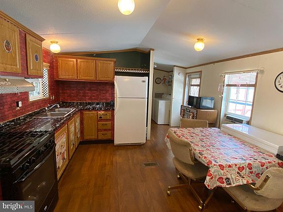 3rd image of 57 Ridgedale Ave