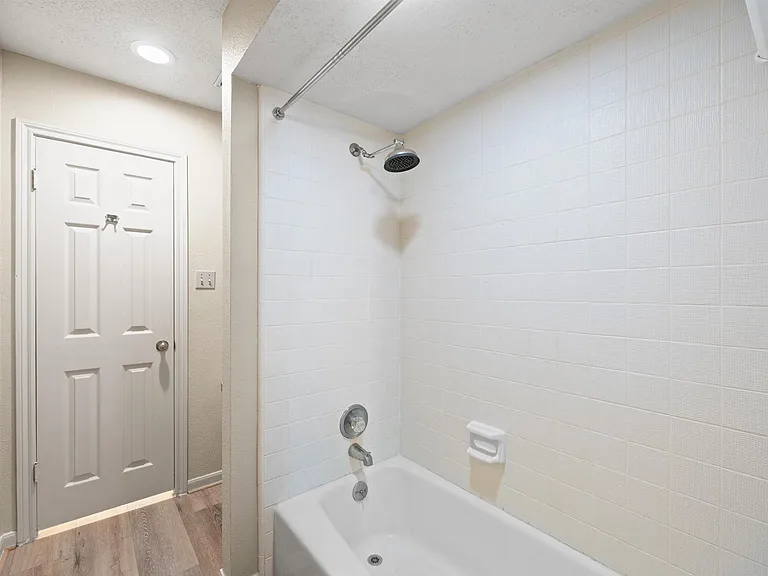 12119 Auburn Hills Dr — Photo 28