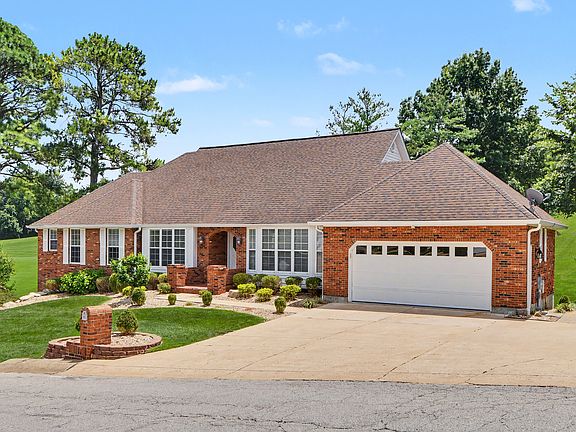 2nd image of 102 Lexington Ln