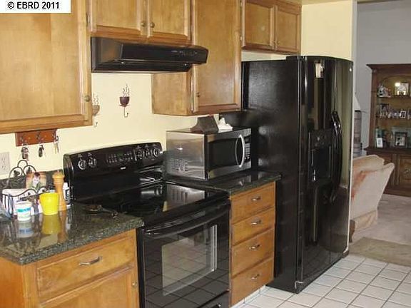 2nd image of 1635 Somerset Pl