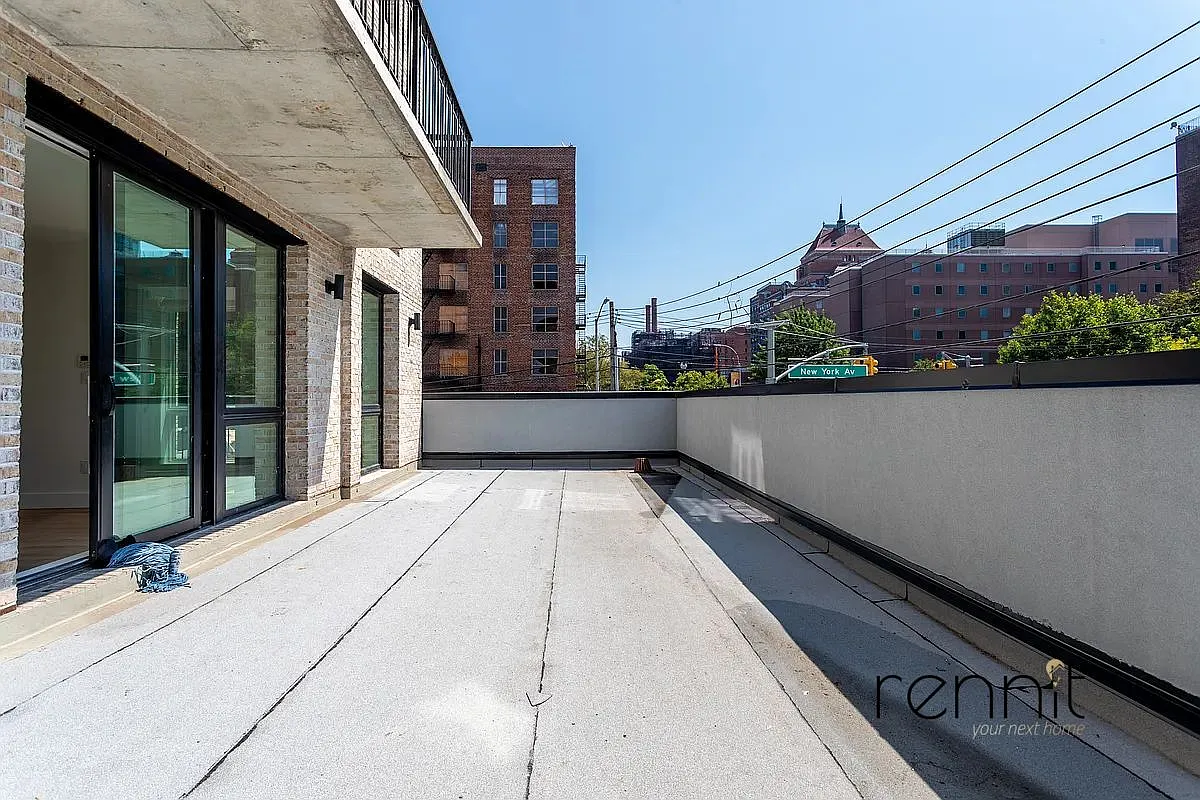 676 New York Avenue — Photo 1