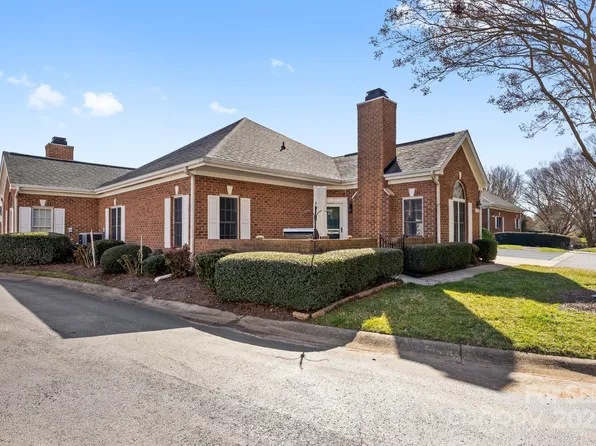8328 Highland Glen Dr, Charlotte, NC 28269