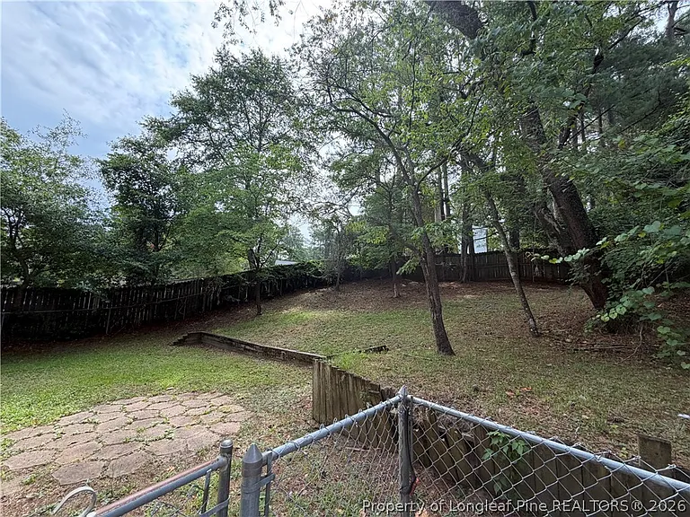 872 Hilton Dr — Photo 15