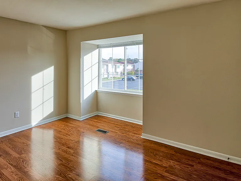 Buckroe Pointe Apartment Townhomes — Photo 22