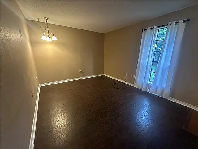 2 bed, 1.5 bath, 1100 sqft, $1,350 — Photo 3