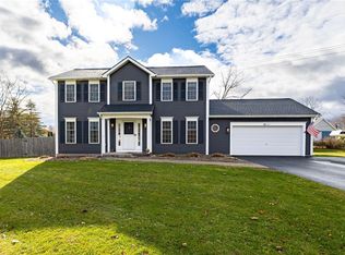 6195 Fawn Meadow St, Farmington, NY 14425