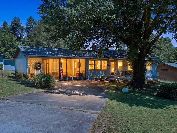 3rd image of 1098 Cat Creek Rd