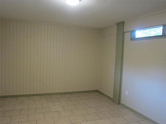 2nd image of 212 SE 7th St APT 1