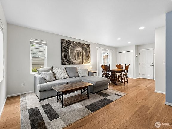 4th image of 8704 Stockholm Lane NE