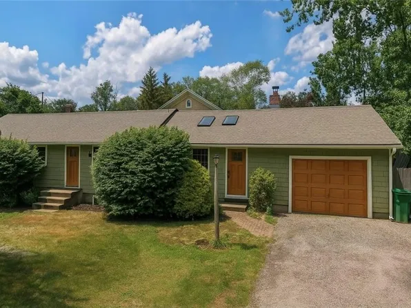 61 Cactus St, Warwick, RI 02886