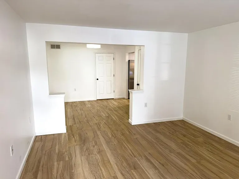 140 Lindfield Cir — Photo 3
