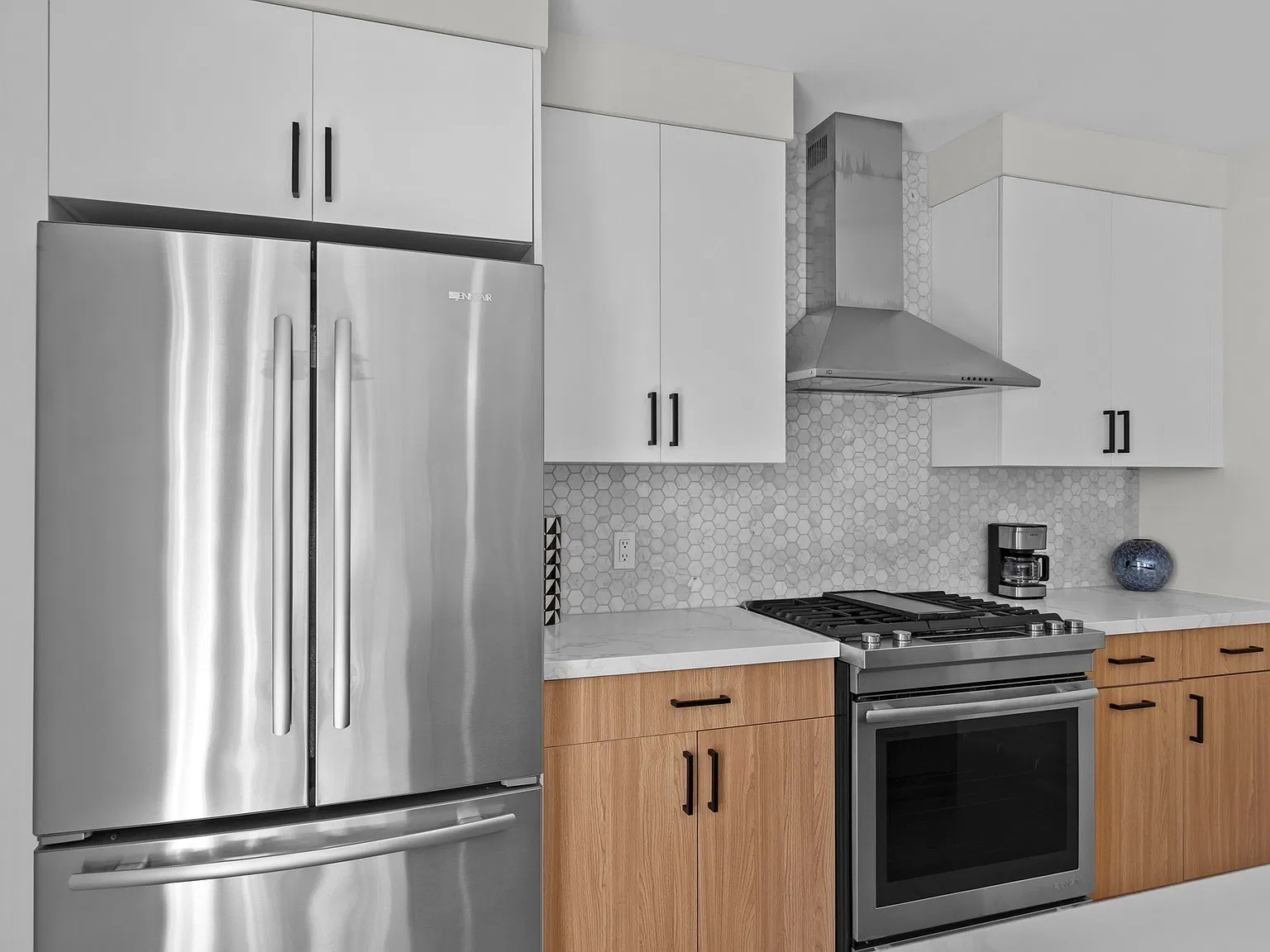 1 bed, 1.0 bath, 700 sqft, $3,300 — Photo 4