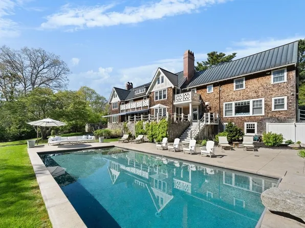 23 University Ln, Manchester, MA 01944