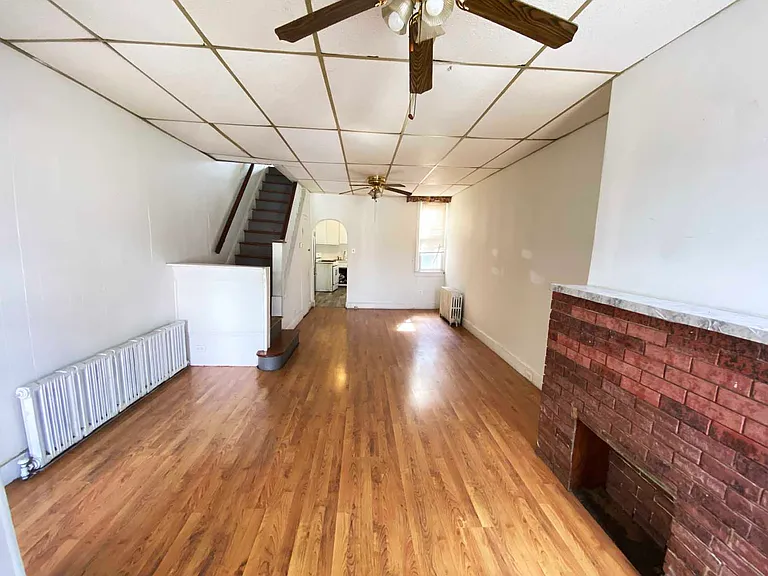 534 E Indiana Ave — Photo 3