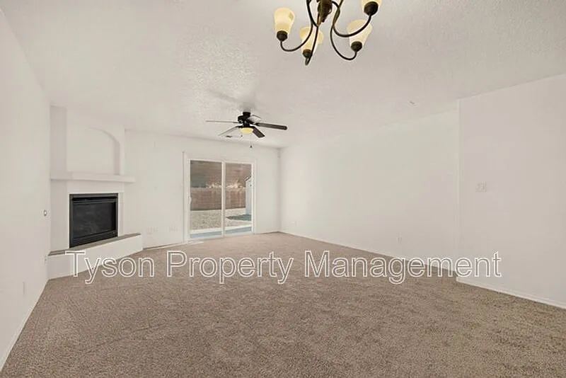 4 bed, 3.5 bath, 2800 sqft, $2,500 — Photo 3