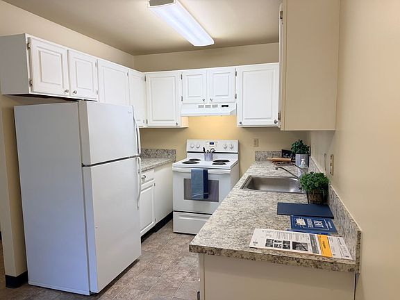 2nd image of 4815 SE Railroad Ave #4935
