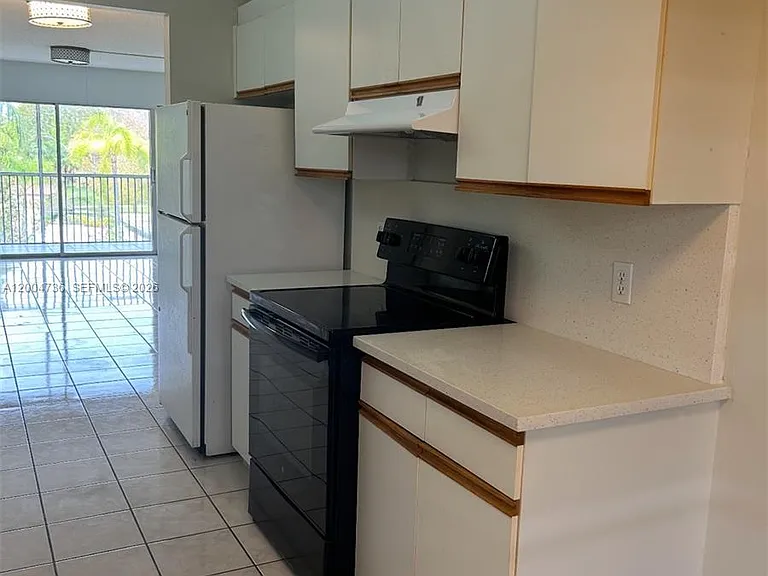 12501 SW 14th St #315R — Photo 4