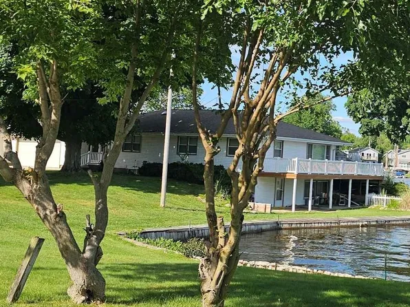 615 S Lakeside Dr, Michigan Center, MI 49254
