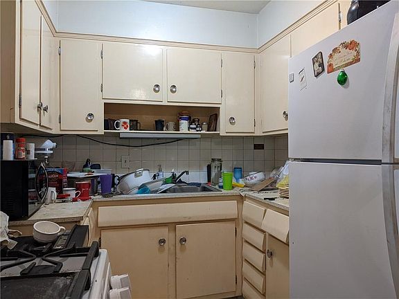 5th image of 302 N Peck Dr