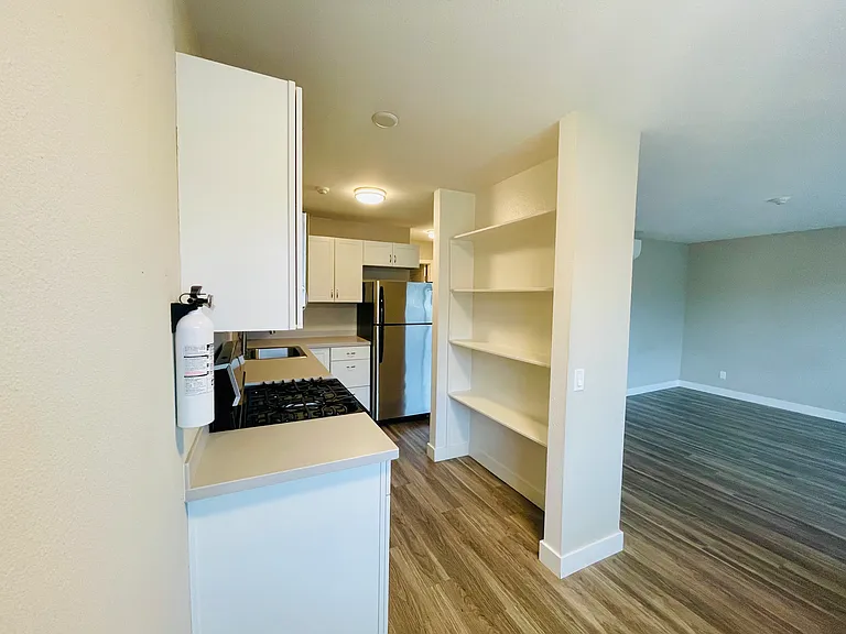 1x1 - 650 SQFT - Kitchen / Living room