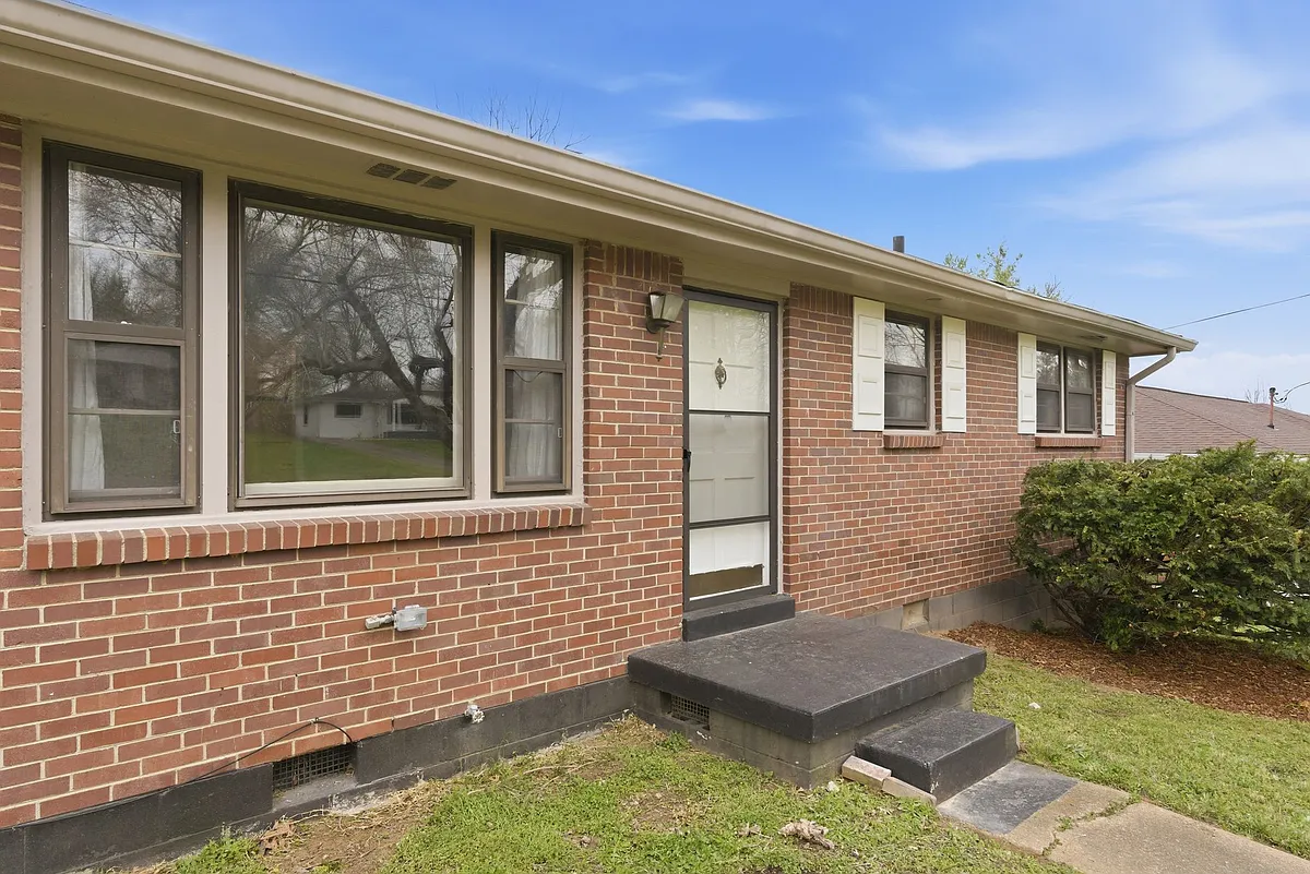 Building Photo - 513 Bismark Dr