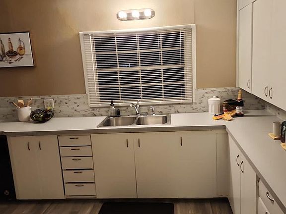 2nd image of 103 W Beaumont