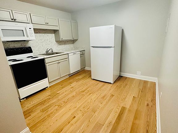 4th image of 39 Cortland St #2