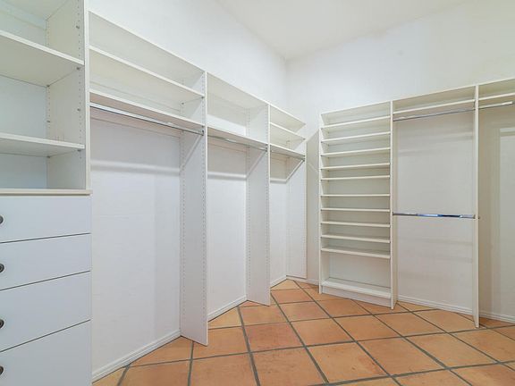 maaster closet