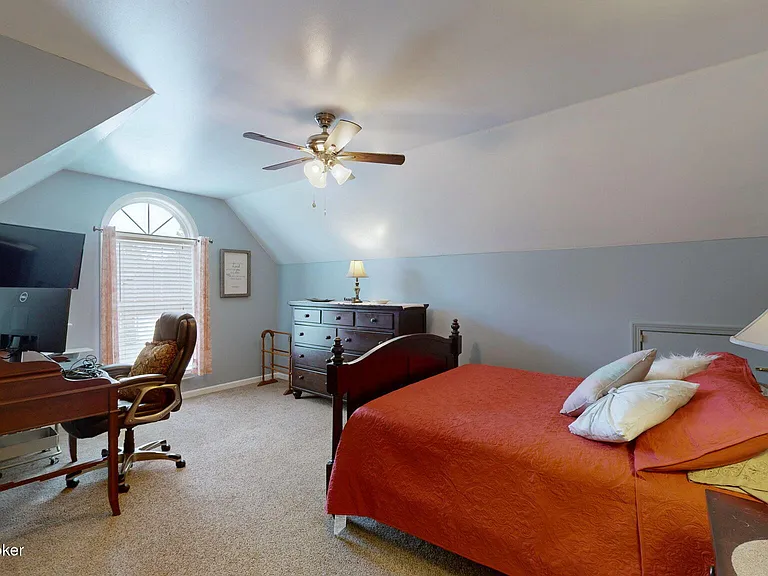 9916 Spring Gate Dr — Photo 12