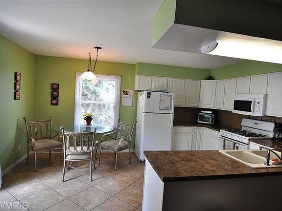 3rd image of 1727 Timberlane Ln NE