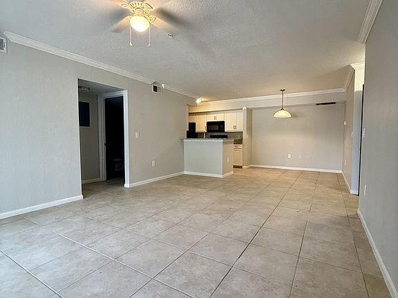 5th image of 800 Boardwalk Dr #613-1