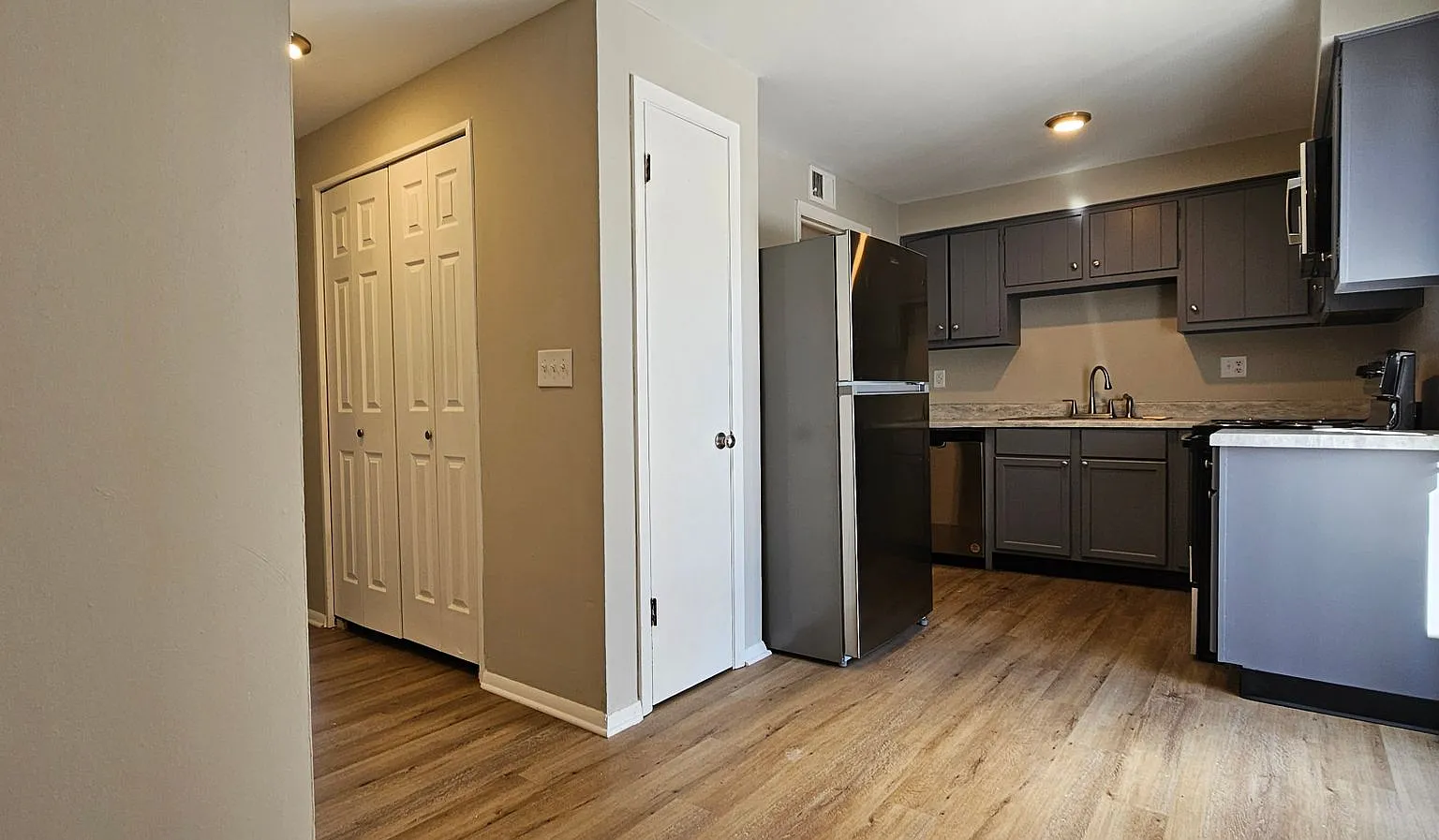 Flowerdale Townhomes — Photo 3
