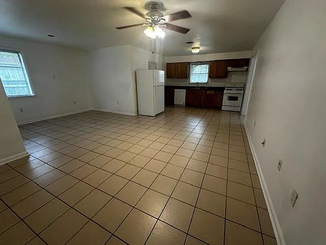 261 Hollywood Dr #C — Photo 10