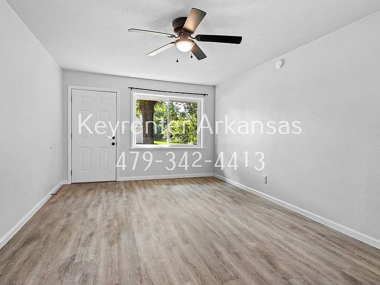 N College Duplex — Photo 9