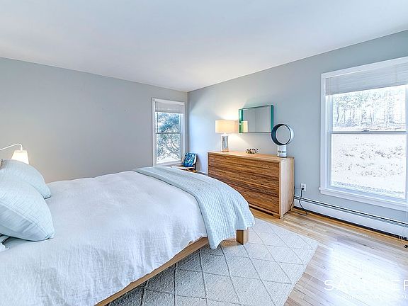 5th image of 33 Davis Dr