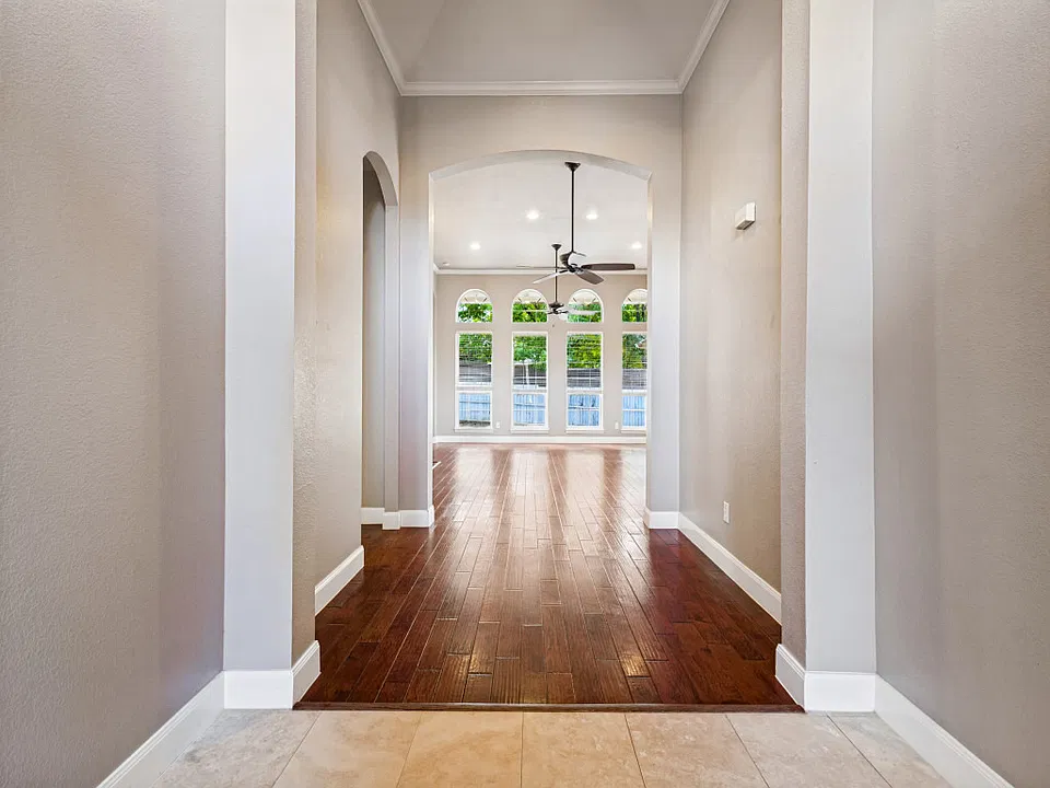 310 Chisholm Trl
