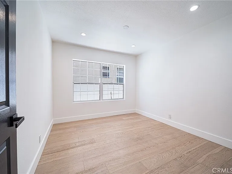 5143 Newcastle Ave — Photo 14