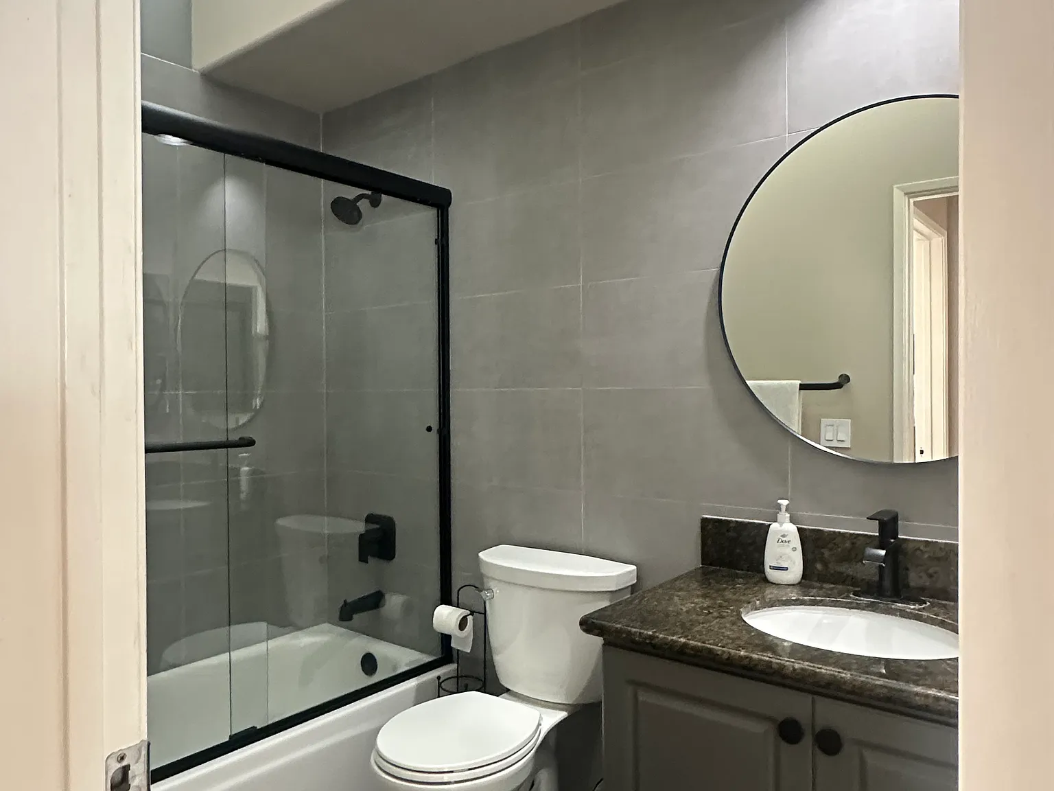 2 bed, 1387 sqft, $4,100 — Photo 2