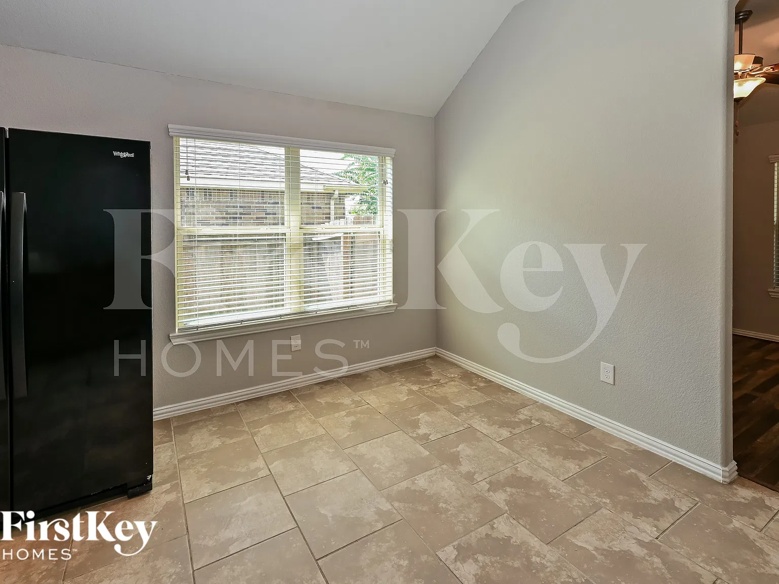 4 bed, 2.0 bath, 1994 sqft, $2,565 — Photo 4